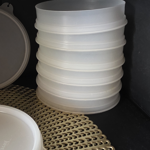 Tupperware Hamburger Patty Round Stackable Interlocking Storage Containers - Picture 2 of 5